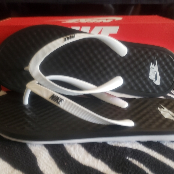 Sandals_&_Flip_Flops